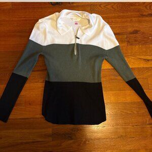 MULTI COLORED SWEATER ANS THE THIN SIDE WITH ZIPPER